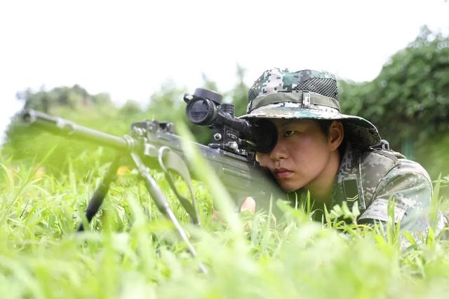 「强军精武河南兵」白莎:20岁“女枪王”出炉记